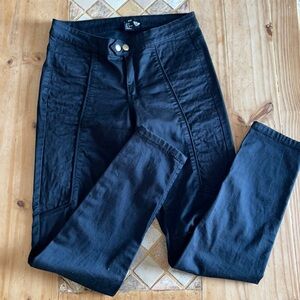 H&M adorable black pants size 6.